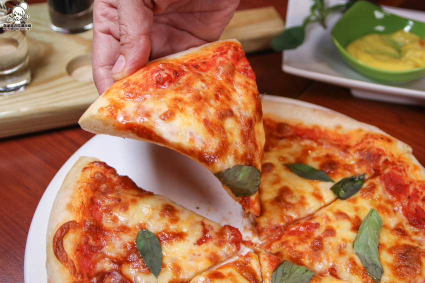 水星酒館 高雄酒館 酒吧 宵夜 小酌 老外 披薩