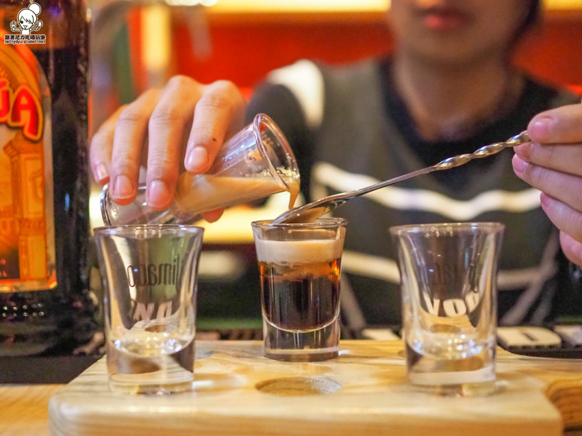 水星酒館 高雄酒館 酒吧 宵夜 小酌 老外 披薩