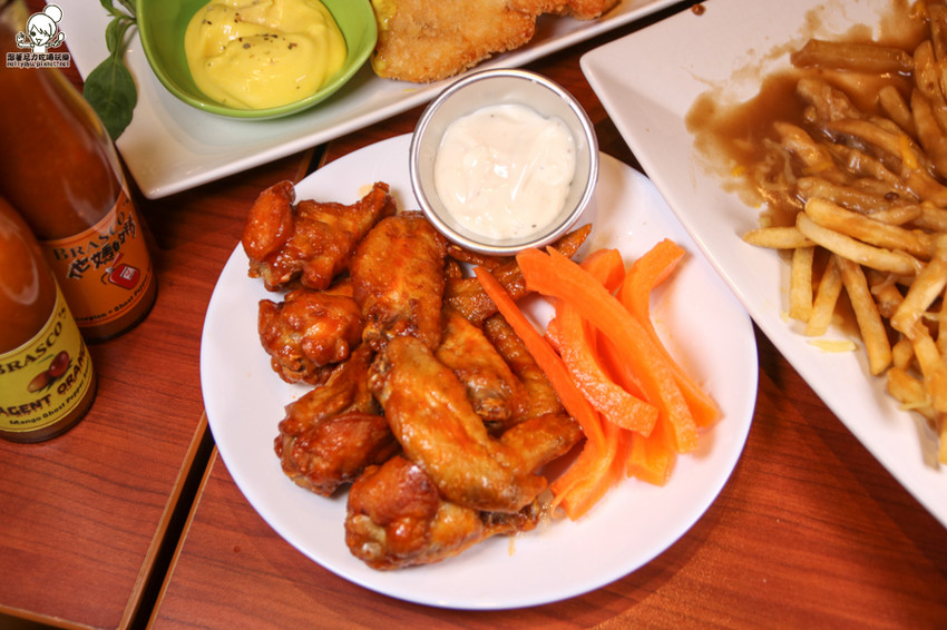 水星酒館 高雄酒館 酒吧 宵夜 小酌 老外 披薩