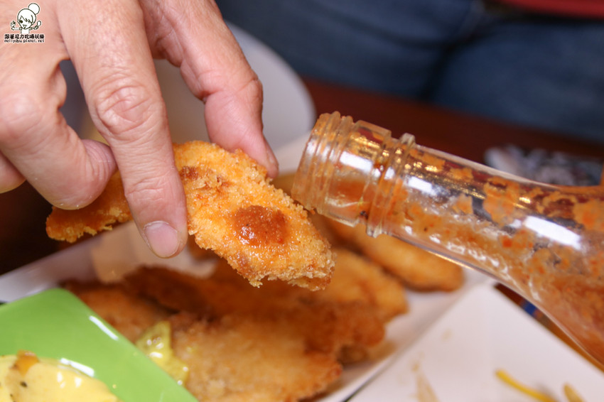 水星酒館 高雄酒館 酒吧 宵夜 小酌 老外 披薩