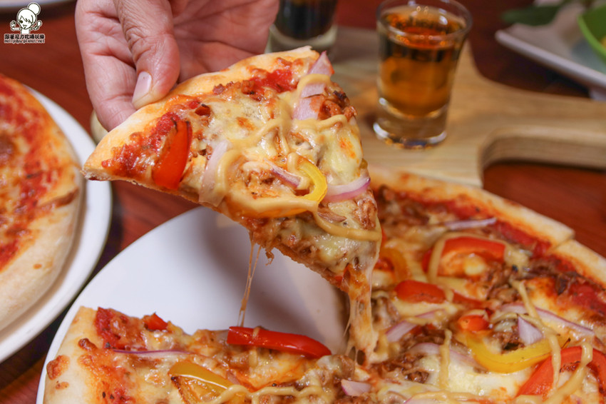 水星酒館 高雄酒館 酒吧 宵夜 小酌 老外 披薩