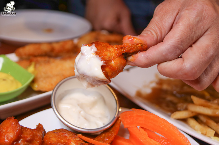 水星酒館 高雄酒館 酒吧 宵夜 小酌 老外 披薩