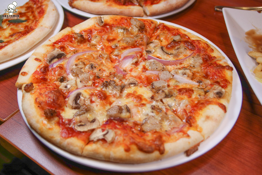 水星酒館 高雄酒館 酒吧 宵夜 小酌 老外 披薩