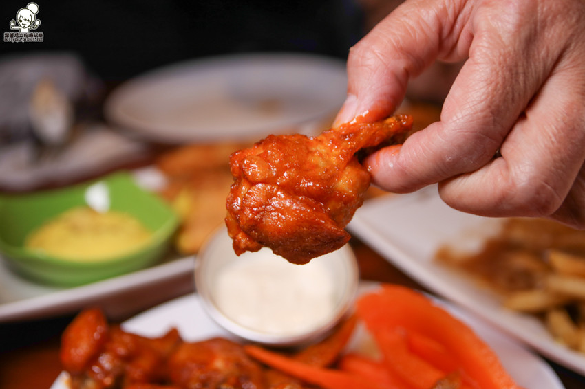 水星酒館 高雄酒館 酒吧 宵夜 小酌 老外 披薩