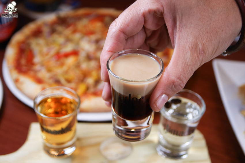 水星酒館 高雄酒館 酒吧 宵夜 小酌 老外 披薩