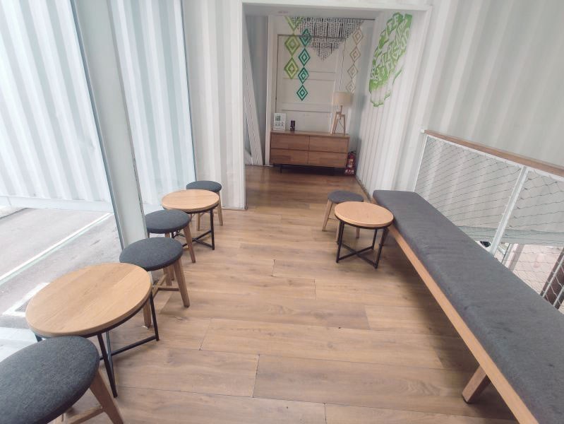 貨櫃屋星巴克 二樓座位 貨櫃屋星巴克 二樓座位