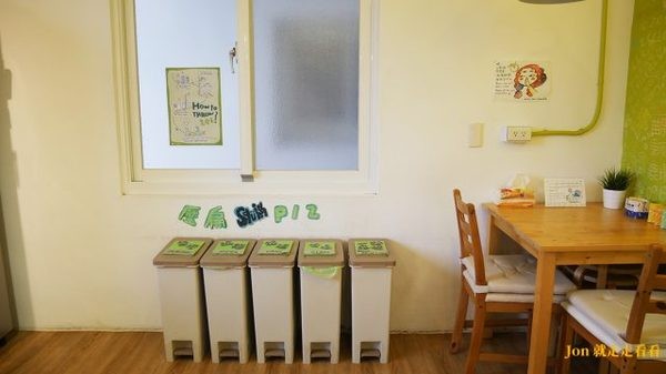 T-Life 踢 生活背包客棧：【台中 東海/龍井】【踢‧生活背包客棧 T-Life Hostel】簡約風背包客棧/青旅