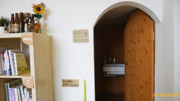 T-Life 踢 生活背包客棧：【台中 東海/龍井】【踢‧生活背包客棧 T-Life Hostel】簡約風背包客棧/青旅