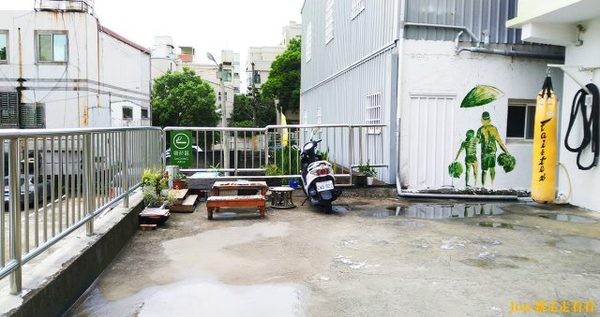 T-Life 踢 生活背包客棧：【台中 東海/龍井】【踢‧生活背包客棧 T-Life Hostel】簡約風背包客棧/青旅