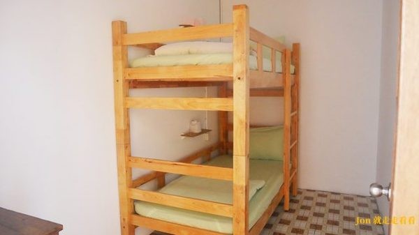 T-Life 踢 生活背包客棧：【台中 東海/龍井】【踢‧生活背包客棧 T-Life Hostel】簡約風背包客棧/青旅