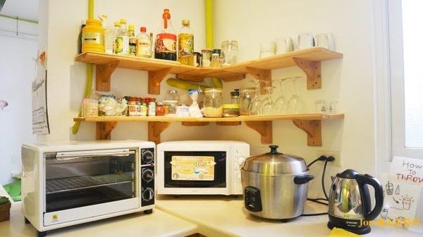 T-Life 踢 生活背包客棧：【台中 東海/龍井】【踢‧生活背包客棧 T-Life Hostel】簡約風背包客棧/青旅