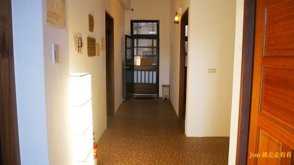 T-Life 踢 生活背包客棧：【台中 東海/龍井】【踢‧生活背包客棧 T-Life Hostel】簡約風背包客棧/青旅