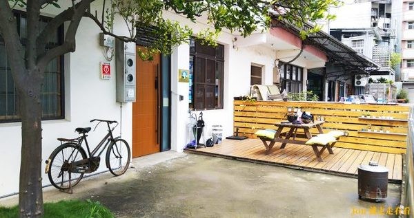 T-Life 踢 生活背包客棧：【台中 東海/龍井】【踢‧生活背包客棧 T-Life Hostel】簡約風背包客棧/青旅