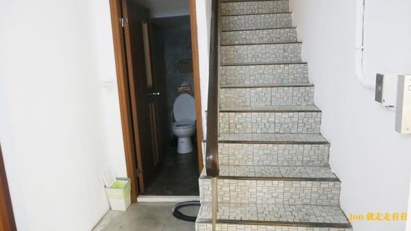 T-Life 踢 生活背包客棧：【台中 東海/龍井】【踢‧生活背包客棧 T-Life Hostel】簡約風背包客棧/青旅