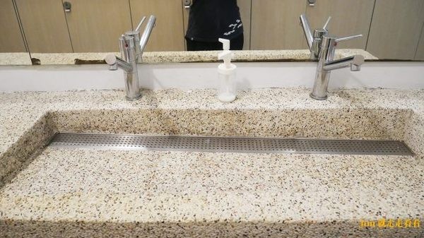 T-Life 踢 生活背包客棧：【台中 東海/龍井】【踢‧生活背包客棧 T-Life Hostel】簡約風背包客棧/青旅