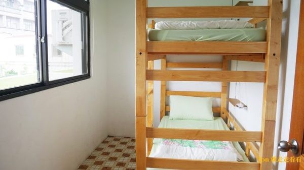 T-Life 踢 生活背包客棧：【台中 東海/龍井】【踢‧生活背包客棧 T-Life Hostel】簡約風背包客棧/青旅
