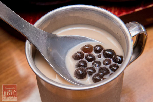 19號倉庫鐵板牛排(新市店):【台南新市區美食】麻辣與牛排的結合|百元平價排餐|66盎司超大牛排|免費加飯加麵|濃湯飲料波霸奶茶免費喝~19號倉庫鐵板牛排新市店