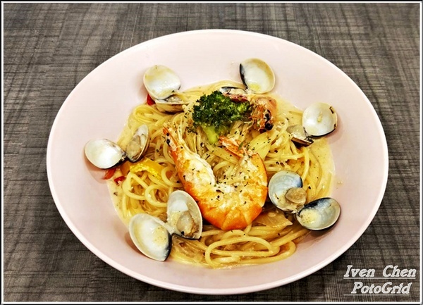 Green Bunny：《內湖美式餐廳》隱藏在巷弄裡的美學餐廳/親子友善餐廳/寵物友善餐廳『Green Bunny』