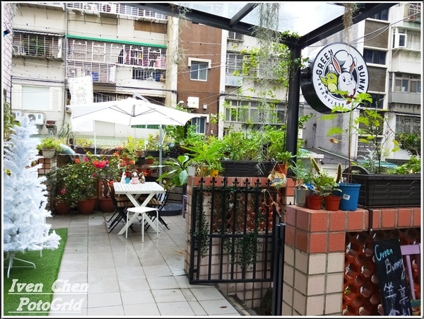 Green Bunny：《內湖美式餐廳》隱藏在巷弄裡的美學餐廳/親子友善餐廳/寵物友善餐廳『Green Bunny』