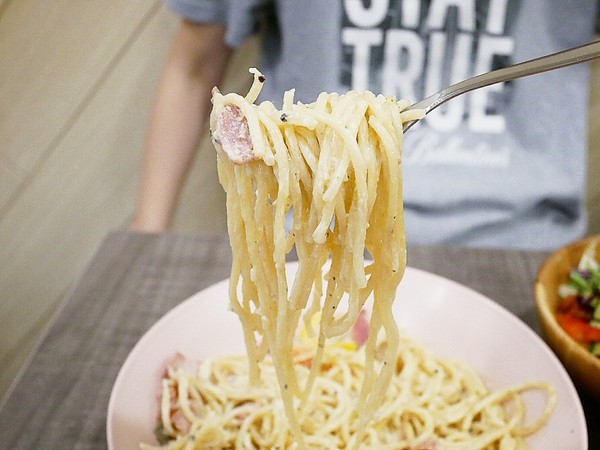 green bunny:green bunny-台北內湖創意美式餐廳 港墘站巷弄小店 特殊風味餐點新發現 還有店貓超可愛