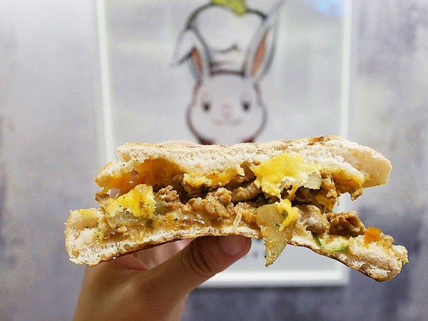 green bunny:green bunny-台北內湖創意美式餐廳 港墘站巷弄小店 特殊風味餐點新發現 還有店貓超可愛