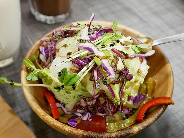 green bunny:green bunny-台北內湖創意美式餐廳 港墘站巷弄小店 特殊風味餐點新發現 還有店貓超可愛