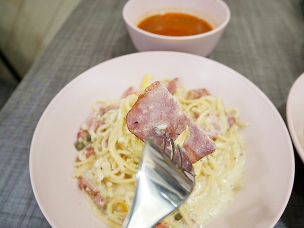 green bunny:green bunny-台北內湖創意美式餐廳 港墘站巷弄小店 特殊風味餐點新發現 還有店貓超可愛