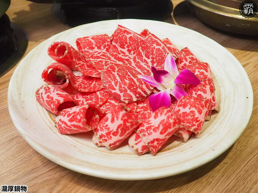 瀧厚鍋物,美拍花牆鍋物,隱藏版龍蝦海陸極致饗宴,週年慶屬龍或ㄌ音姓氏招待厚切肉片一份!