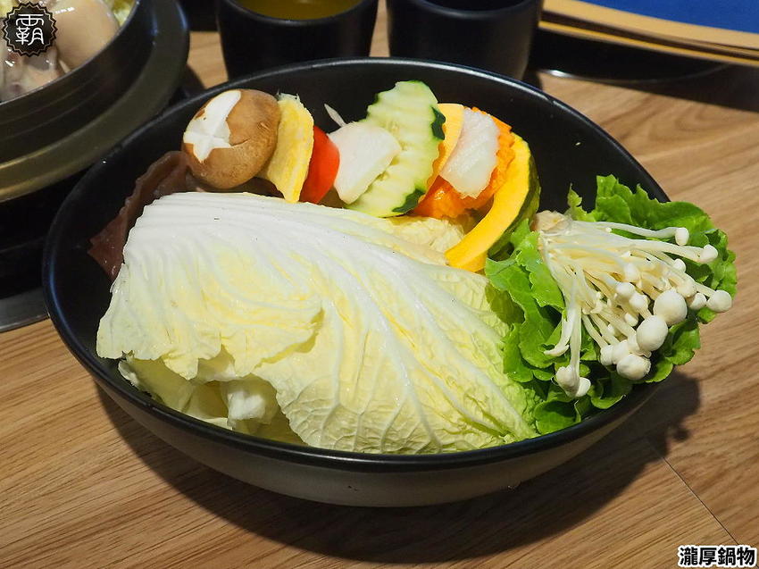 瀧厚鍋物,美拍花牆鍋物,隱藏版龍蝦海陸極致饗宴,週年慶屬龍或ㄌ音姓氏招待厚切肉片一份!