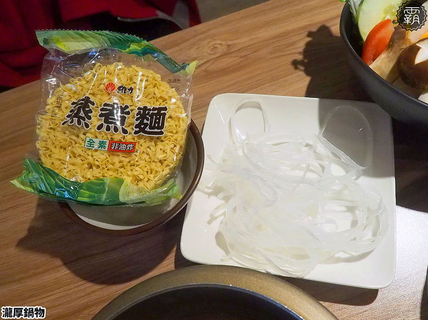 瀧厚鍋物,美拍花牆鍋物,隱藏版龍蝦海陸極致饗宴,週年慶屬龍或ㄌ音姓氏招待厚切肉片一份!