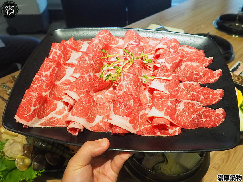 瀧厚鍋物,美拍花牆鍋物,隱藏版龍蝦海陸極致饗宴,週年慶屬龍或ㄌ音姓氏招待厚切肉片一份!