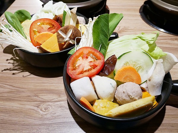 瀧厚鍋物(勤美店):瀧厚鍋物(瀧厚食鍋處)-台中西區火鍋 勤美綠園道旁澎湃鍋物 霸王牛超狂吃了回不去 餐後別忘了在網美牆拍照留念