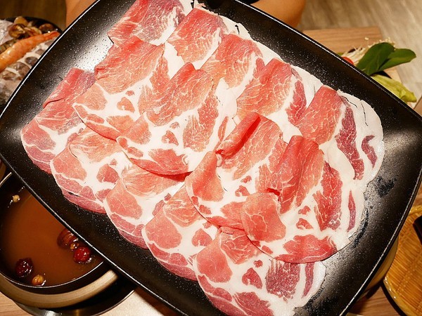 瀧厚鍋物(勤美店):瀧厚鍋物(瀧厚食鍋處)-台中西區火鍋 勤美綠園道旁澎湃鍋物 霸王牛超狂吃了回不去 餐後別忘了在網美牆拍照留念