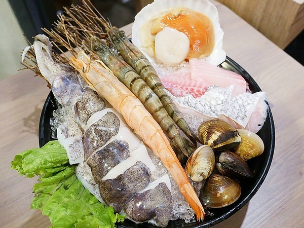 瀧厚鍋物(勤美店):瀧厚鍋物(瀧厚食鍋處)-台中西區火鍋 勤美綠園道旁澎湃鍋物 霸王牛超狂吃了回不去 餐後別忘了在網美牆拍照留念