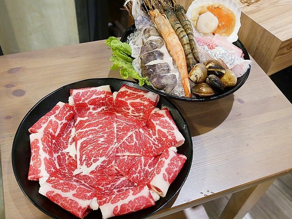 瀧厚鍋物(勤美店):瀧厚鍋物(瀧厚食鍋處)-台中西區火鍋 勤美綠園道旁澎湃鍋物 霸王牛超狂吃了回不去 餐後別忘了在網美牆拍照留念