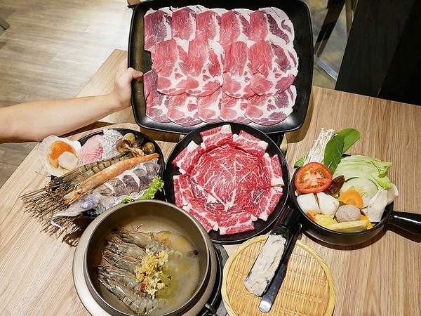 瀧厚鍋物(勤美店):瀧厚鍋物(瀧厚食鍋處)-台中西區火鍋 勤美綠園道旁澎湃鍋物 霸王牛超狂吃了回不去 餐後別忘了在網美牆拍照留念