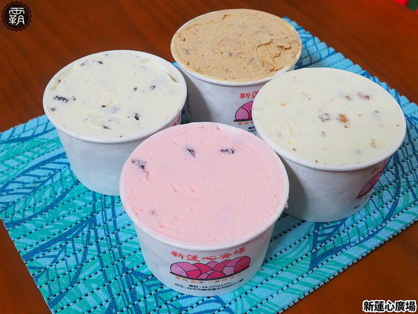 新蓮心廣場: 東海蓮心冰雞爪凍新據點,新蓮心廣場有麵食、米飯,寬敞空間方便停車,還有私人收藏木雕可以欣賞! 新蓮心廣場: 東海蓮心冰雞爪凍新據點,新蓮心廣場有麵食、米飯,寬敞空間方便停車,還有私人收藏木雕可以欣賞!