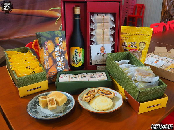 新蓮心廣場: 東海蓮心冰雞爪凍新據點,新蓮心廣場有麵食、米飯,寬敞空間方便停車,還有私人收藏木雕可以欣賞! 新蓮心廣場: 東海蓮心冰雞爪凍新據點,新蓮心廣場有麵食、米飯,寬敞空間方便停車,還有私人收藏木雕可以欣賞!