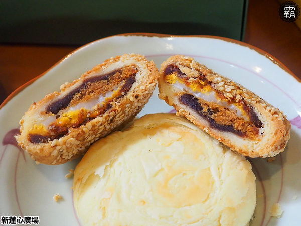 新蓮心廣場: 東海蓮心冰雞爪凍新據點,新蓮心廣場有麵食、米飯,寬敞空間方便停車,還有私人收藏木雕可以欣賞! 新蓮心廣場: 東海蓮心冰雞爪凍新據點,新蓮心廣場有麵食、米飯,寬敞空間方便停車,還有私人收藏木雕可以欣賞!