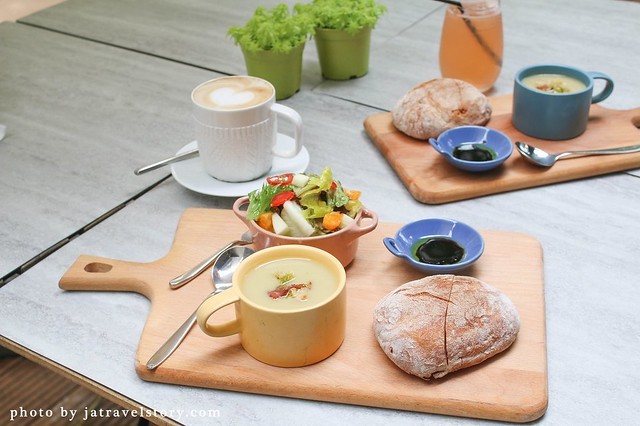 ConfitRémi 黑米Café‧Bistro 海鮮控必吃濃郁墨魚燉飯、粉紅海鮮燉飯，鮮味十足、用料實在！【捷運萬隆】 @J&A的旅行