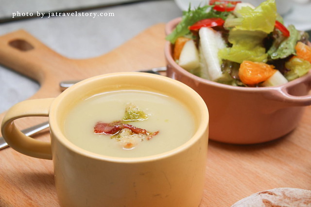 ConfitRémi 黑米Café‧Bistro 海鮮控必吃濃郁墨魚燉飯、粉紅海鮮燉飯，鮮味十足、用料實在！【捷運萬隆】 @J&A的旅行