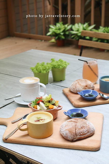 ConfitRémi 黑米Café‧Bistro 海鮮控必吃濃郁墨魚燉飯、粉紅海鮮燉飯，鮮味十足、用料實在！【捷運萬隆】 @J&A的旅行