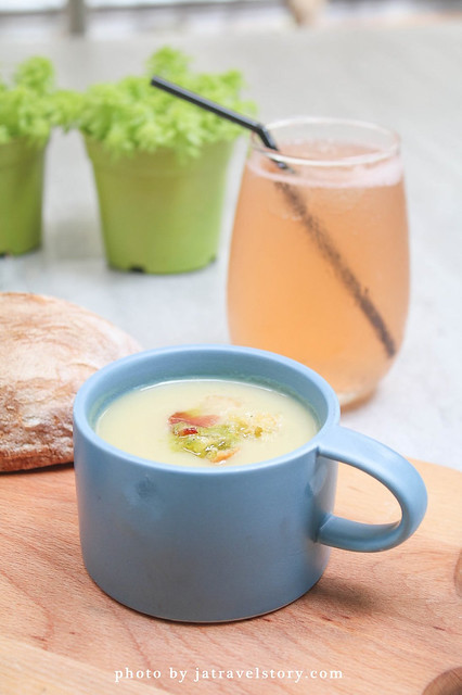 ConfitRémi 黑米Café‧Bistro 海鮮控必吃濃郁墨魚燉飯、粉紅海鮮燉飯，鮮味十足、用料實在！【捷運萬隆】 @J&A的旅行