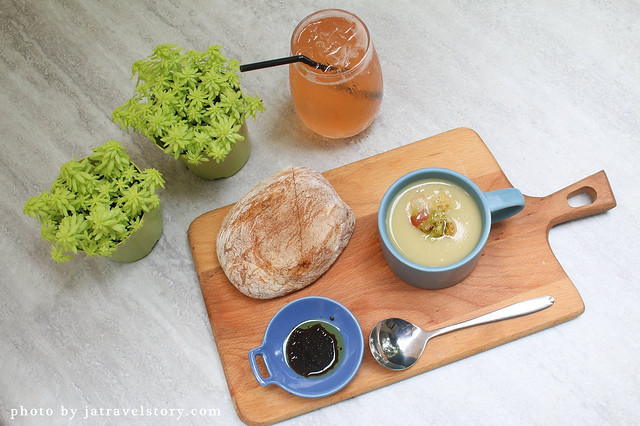 ConfitRémi 黑米Café‧Bistro 海鮮控必吃濃郁墨魚燉飯、粉紅海鮮燉飯，鮮味十足、用料實在！【捷運萬隆】 @J&A的旅行