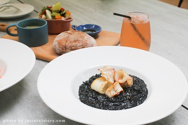 ConfitRémi 黑米Café‧Bistro 海鮮控必吃濃郁墨魚燉飯、粉紅海鮮燉飯，鮮味十足、用料實在！【捷運萬隆】 @J&A的旅行