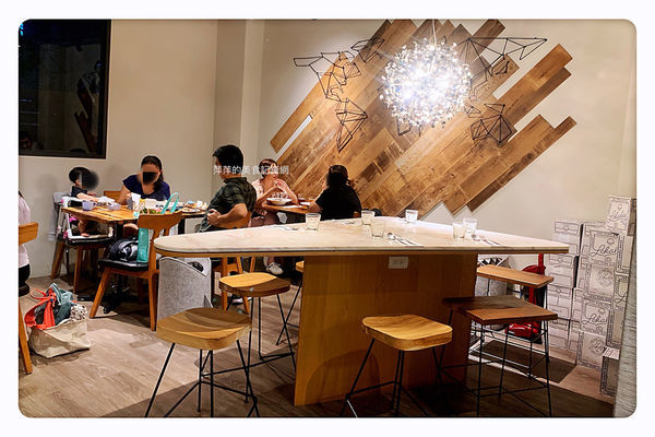 【台北美食】ConfitRémi 黑米Café Bistro ~ 燉飯/義大利麵/Pizza都好吃❤️文山區美食/萬隆美食 - 捷運萬隆站