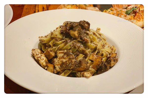 【台北美食】ConfitRémi 黑米Café Bistro ~ 燉飯/義大利麵/Pizza都好吃❤️文山區美食/萬隆美食 - 捷運萬隆站