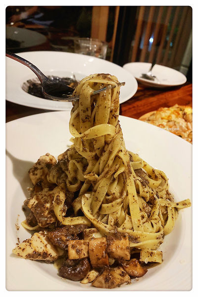 【台北美食】ConfitRémi 黑米Café Bistro ~ 燉飯/義大利麵/Pizza都好吃❤️文山區美食/萬隆美食 - 捷運萬隆站