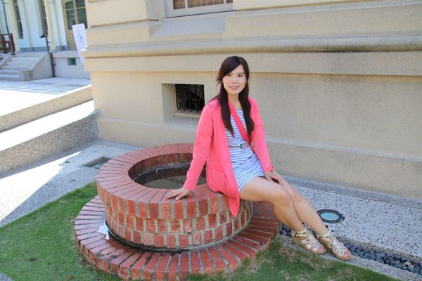 吳園藝文中心：【台南景點】吳園藝文中心~百年古蹟日式中式和歐風的建築三種風格一次飽覽，欣賞鳥語花香，廣場團康表演，鳳凰花最燦爛的鮮紅色彩