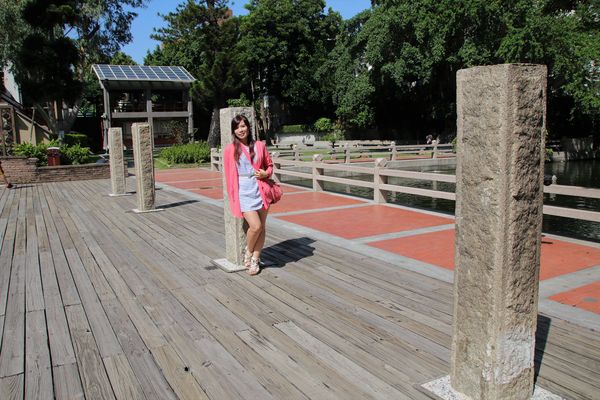 吳園藝文中心：【台南景點】吳園藝文中心~百年古蹟日式中式和歐風的建築三種風格一次飽覽，欣賞鳥語花香，廣場團康表演，鳳凰花最燦爛的鮮紅色彩